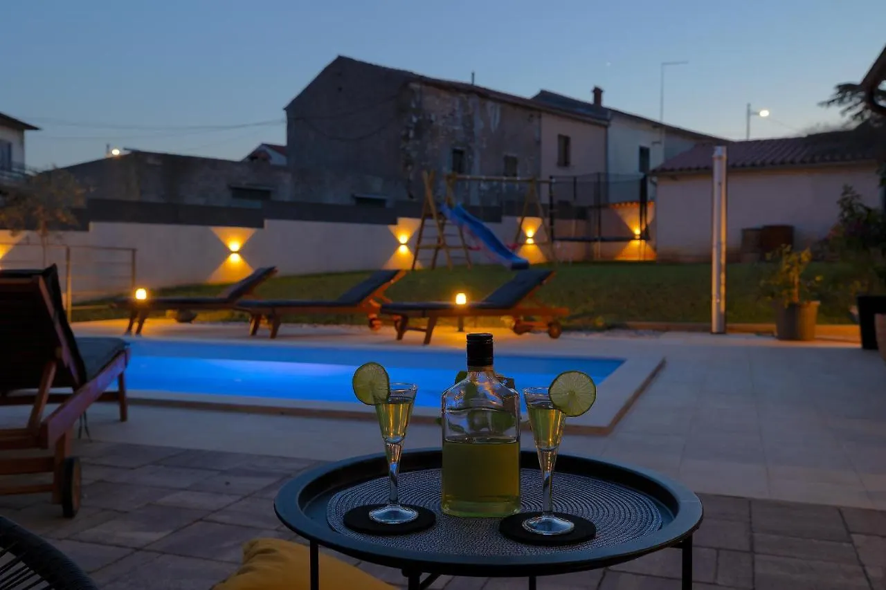 Villa Tonin - House For 6 Guests With Backyard, Pool And Whirlpool In Marcana Istria, Ferienhaus Istrien 0*,