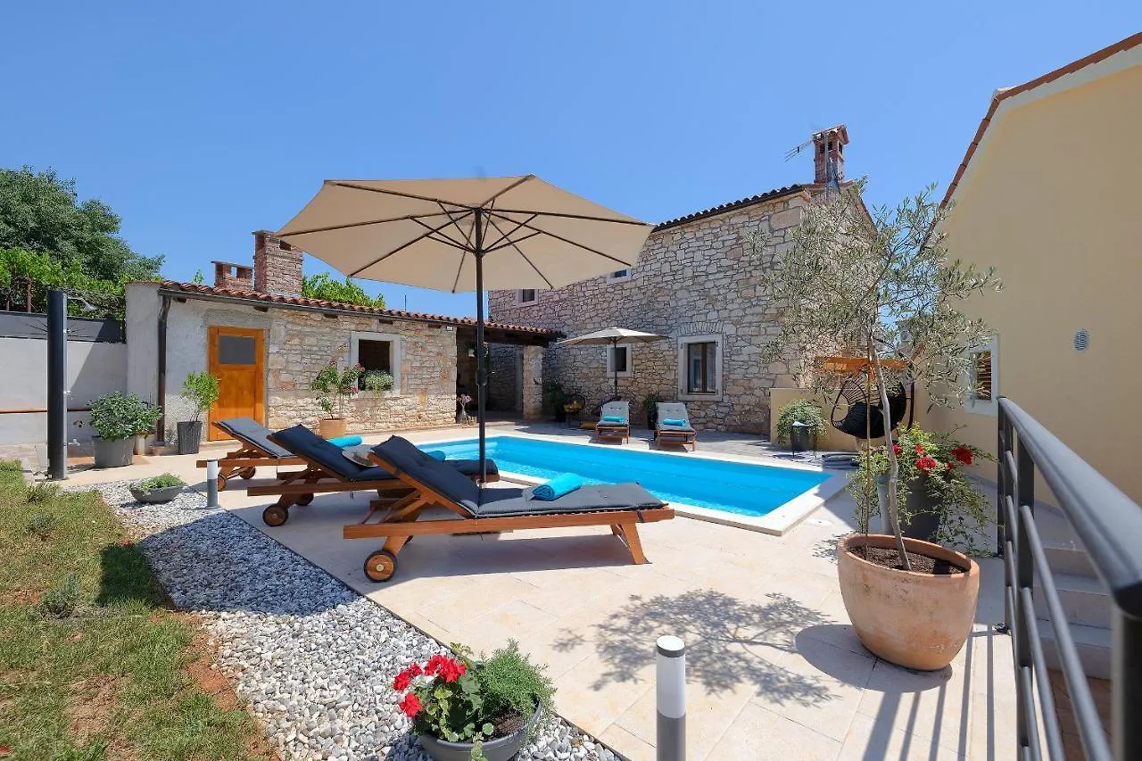Villa Tonin: Istrian Retreat with Pool and Whirlpool Marcana