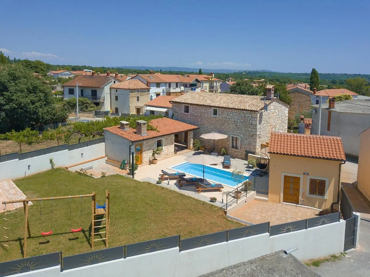 Villa Tonin: Istrian Retreat with Pool and Whirlpool Marcana