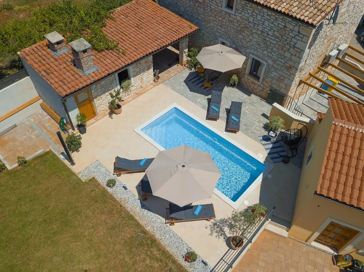 Villa Tonin: Istrian Retreat with Pool and Whirlpool Marcana