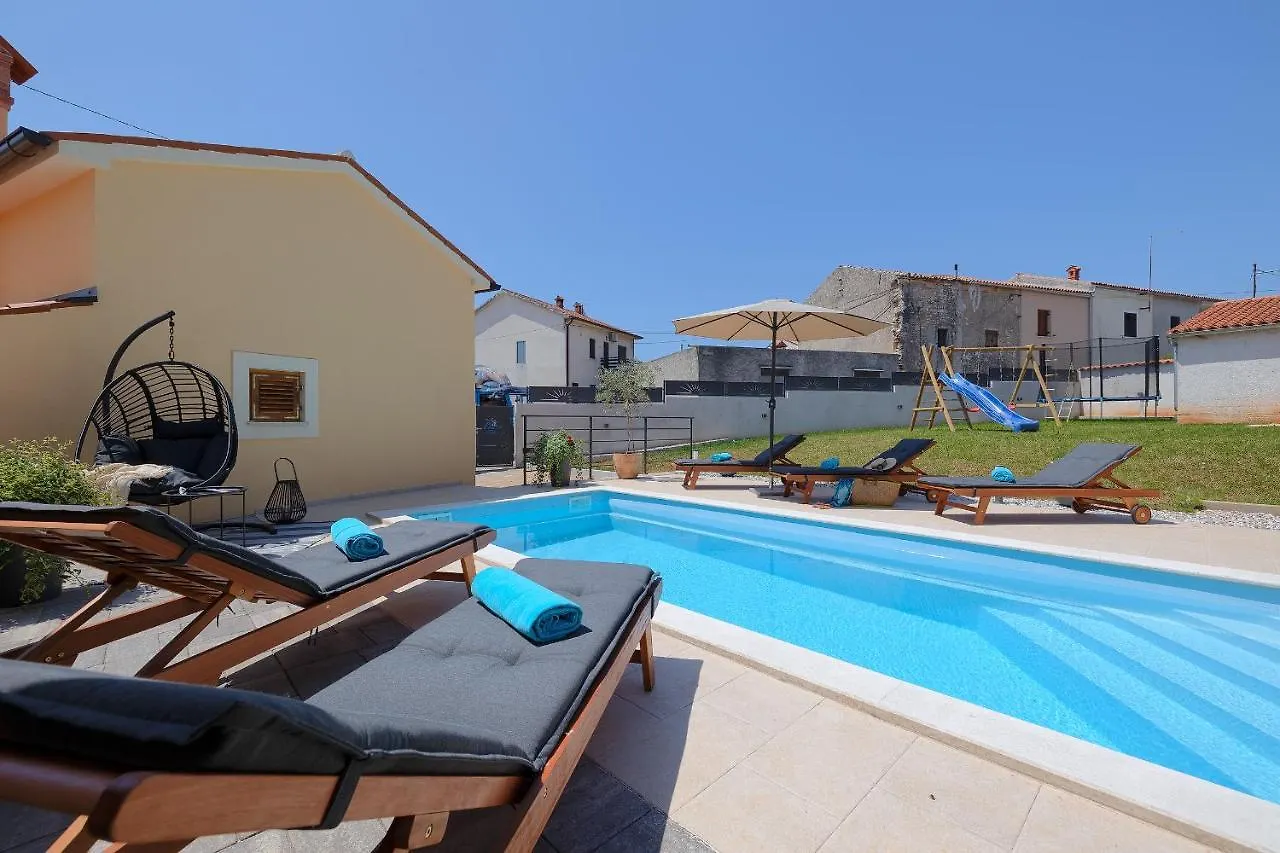 Villa Tonin: Istrian Retreat with Pool and Whirlpool Marcana
