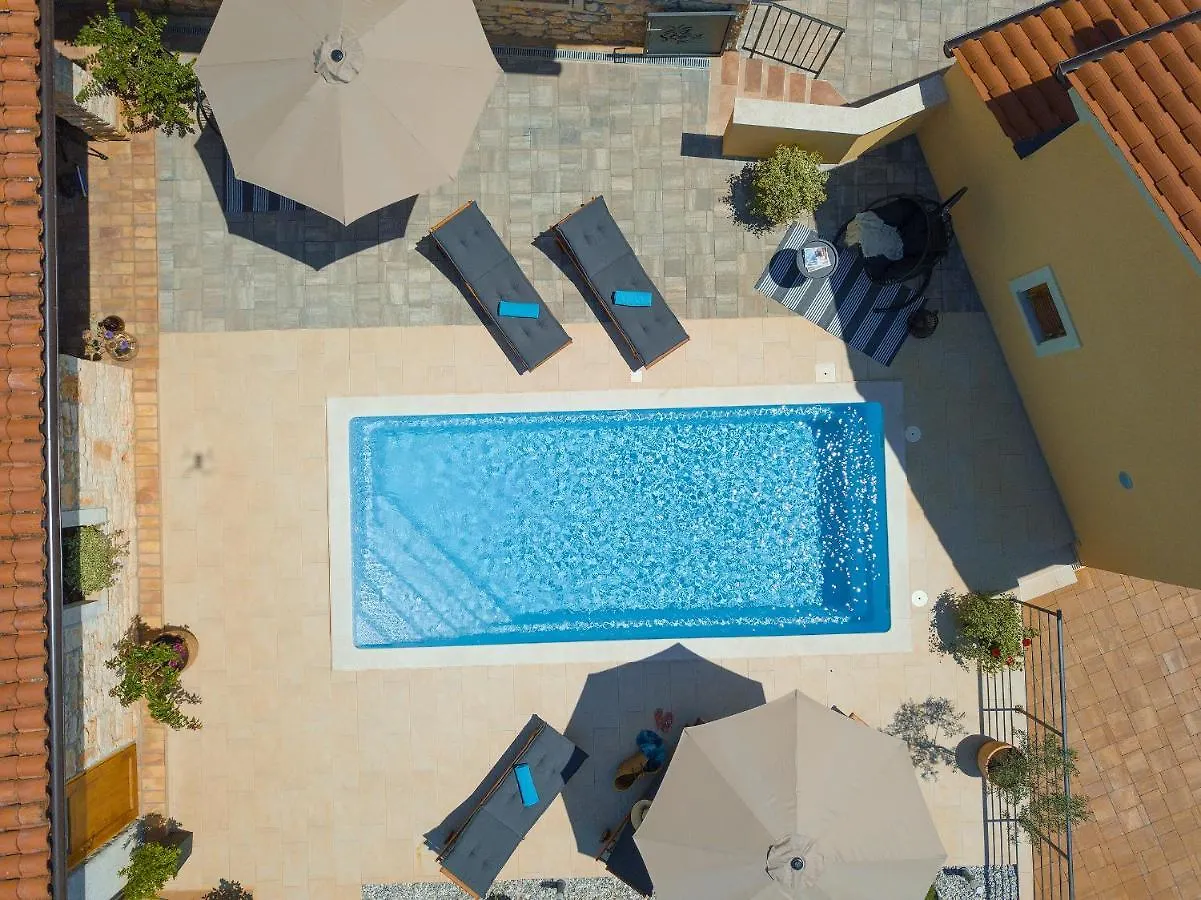 Villa Tonin: Istrian Retreat with Pool and Whirlpool Marcana
