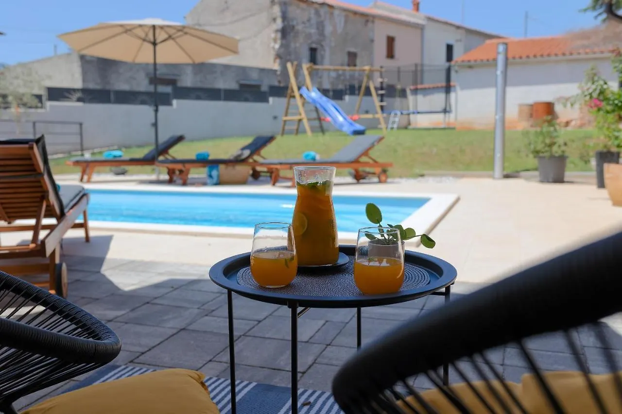Villa Tonin: Istrian Retreat with Pool and Whirlpool Marcana