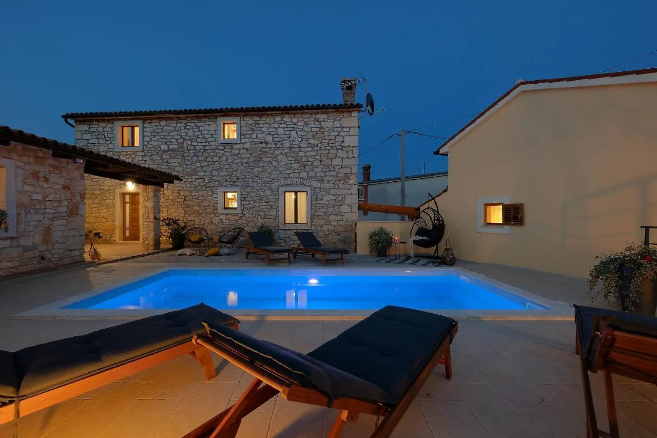 Villa Tonin: Istrian Retreat with Pool and Whirlpool Marcana Croatia