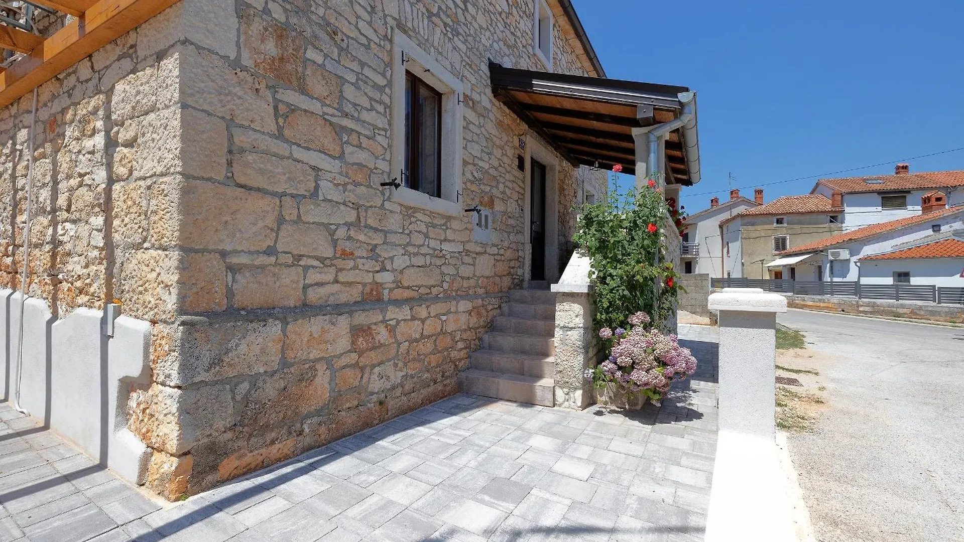 Villa Tonin - House For 6 Guests With Backyard, Pool And Whirlpool In Marcana Istria, Ferienhaus Istrien