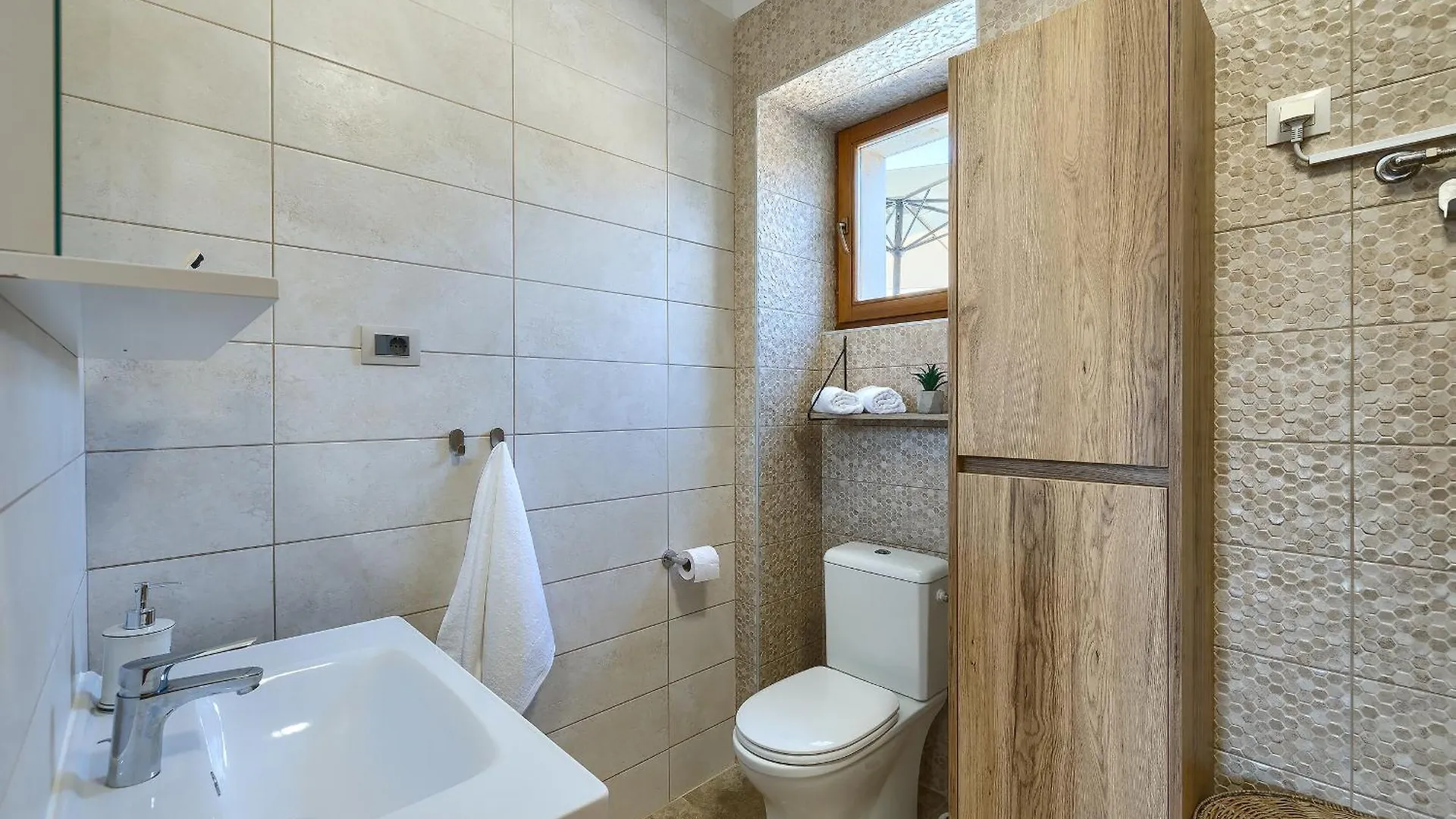 Villa Tonin - House For 6 Guests With Backyard, Pool And Whirlpool In Marcana Istria, Ferienhaus Istrien