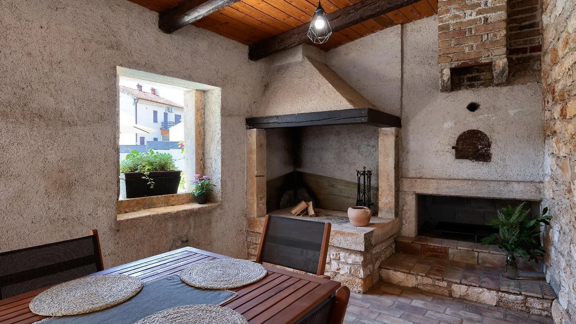 Villa Tonin: Istrian Retreat with Pool and Whirlpool Marcana Croatia