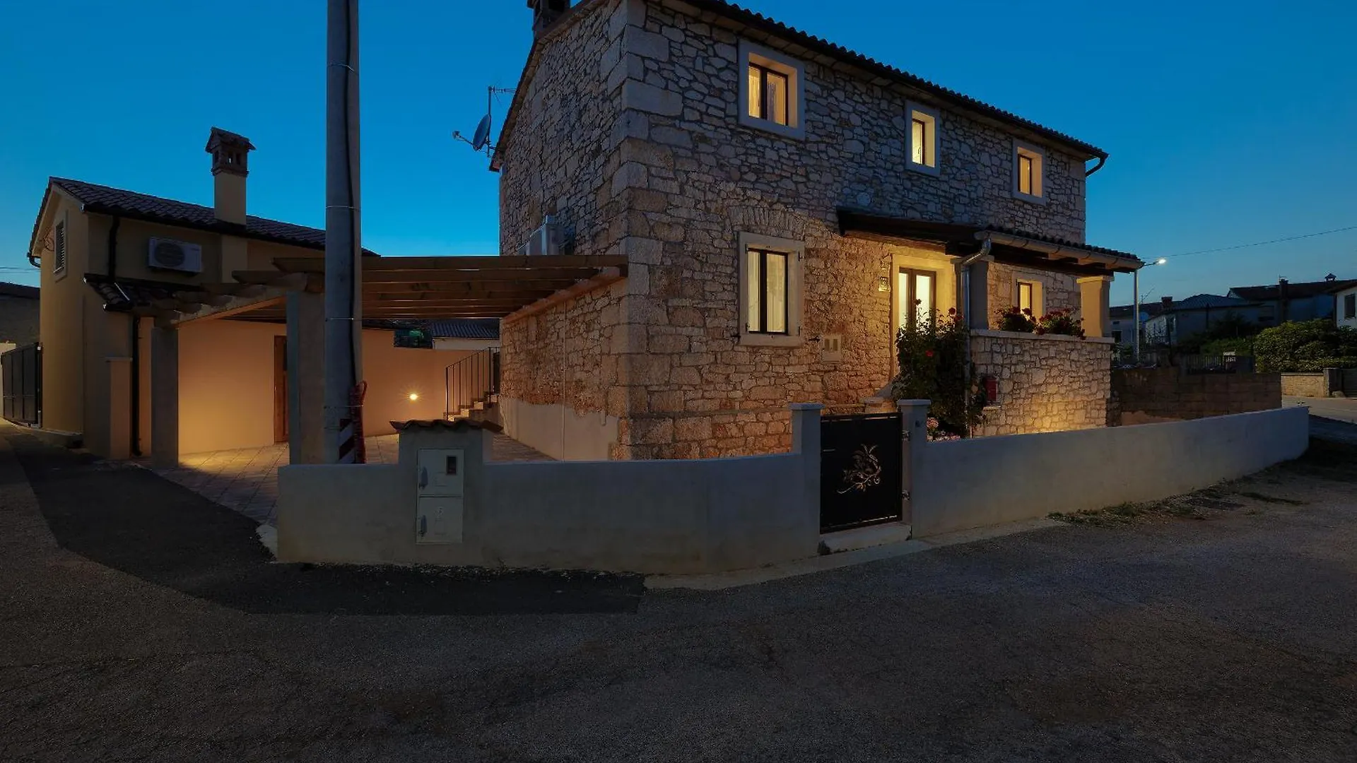 Villa Tonin: Istrian Retreat with Pool and Whirlpool Marcana