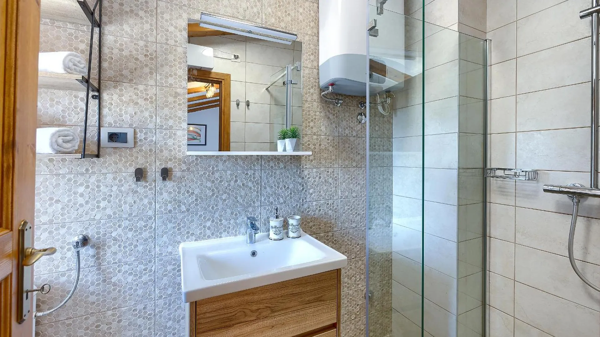 Villa Tonin: Istrian Retreat with Pool and Whirlpool Marcana
