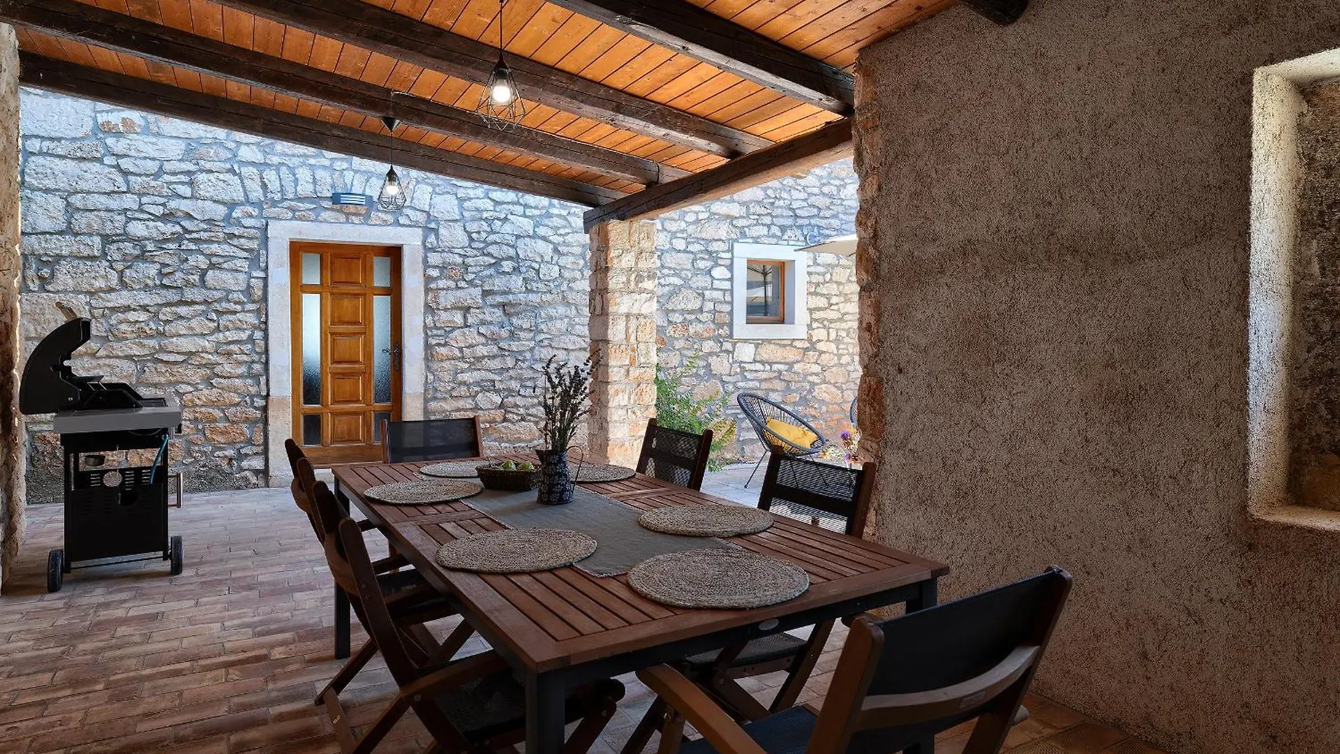 Villa Tonin: Istrian Retreat with Pool and Whirlpool Marcana
