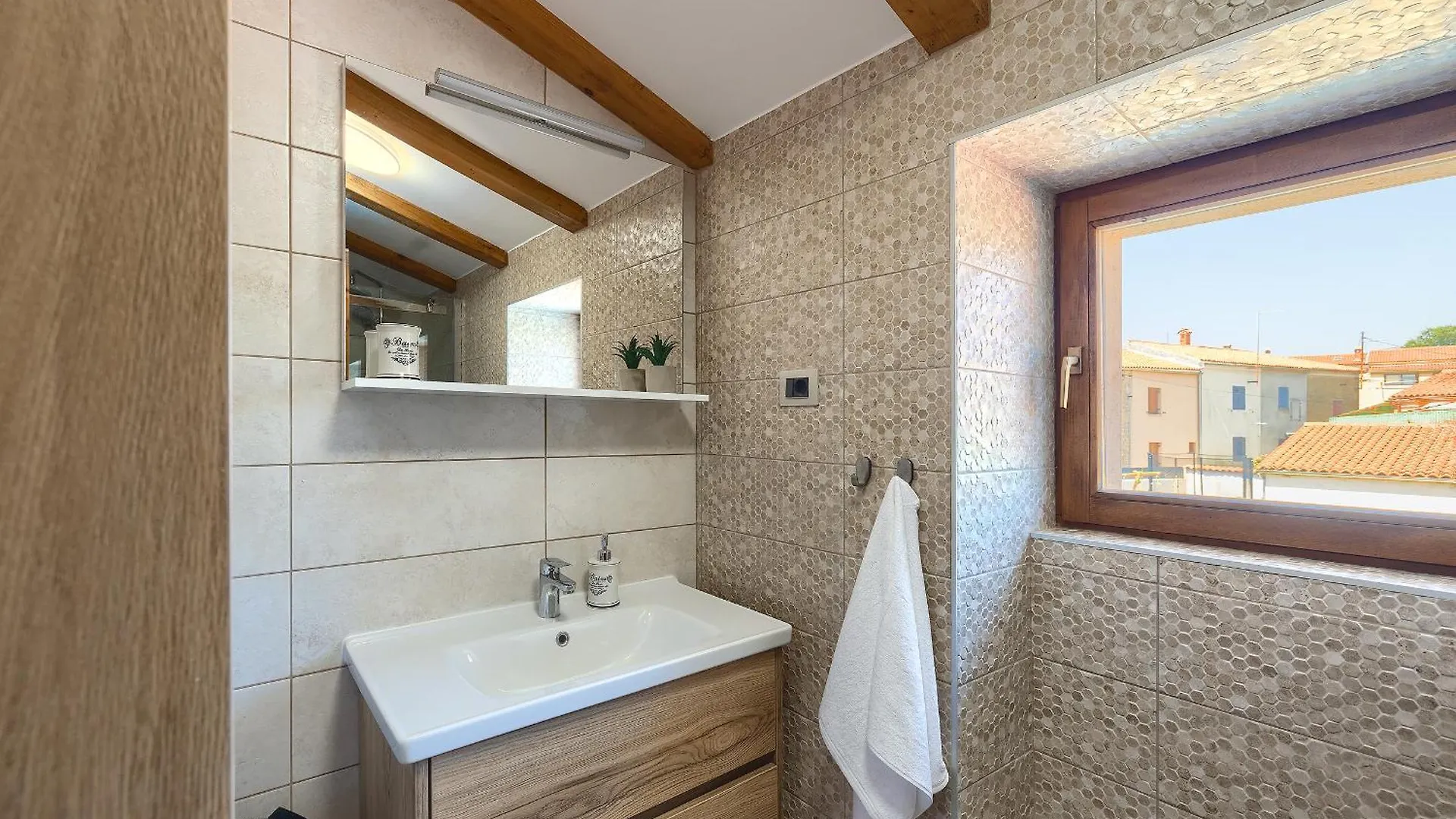 Villa Tonin: Istrian Retreat with Pool and Whirlpool Marcana Croatia