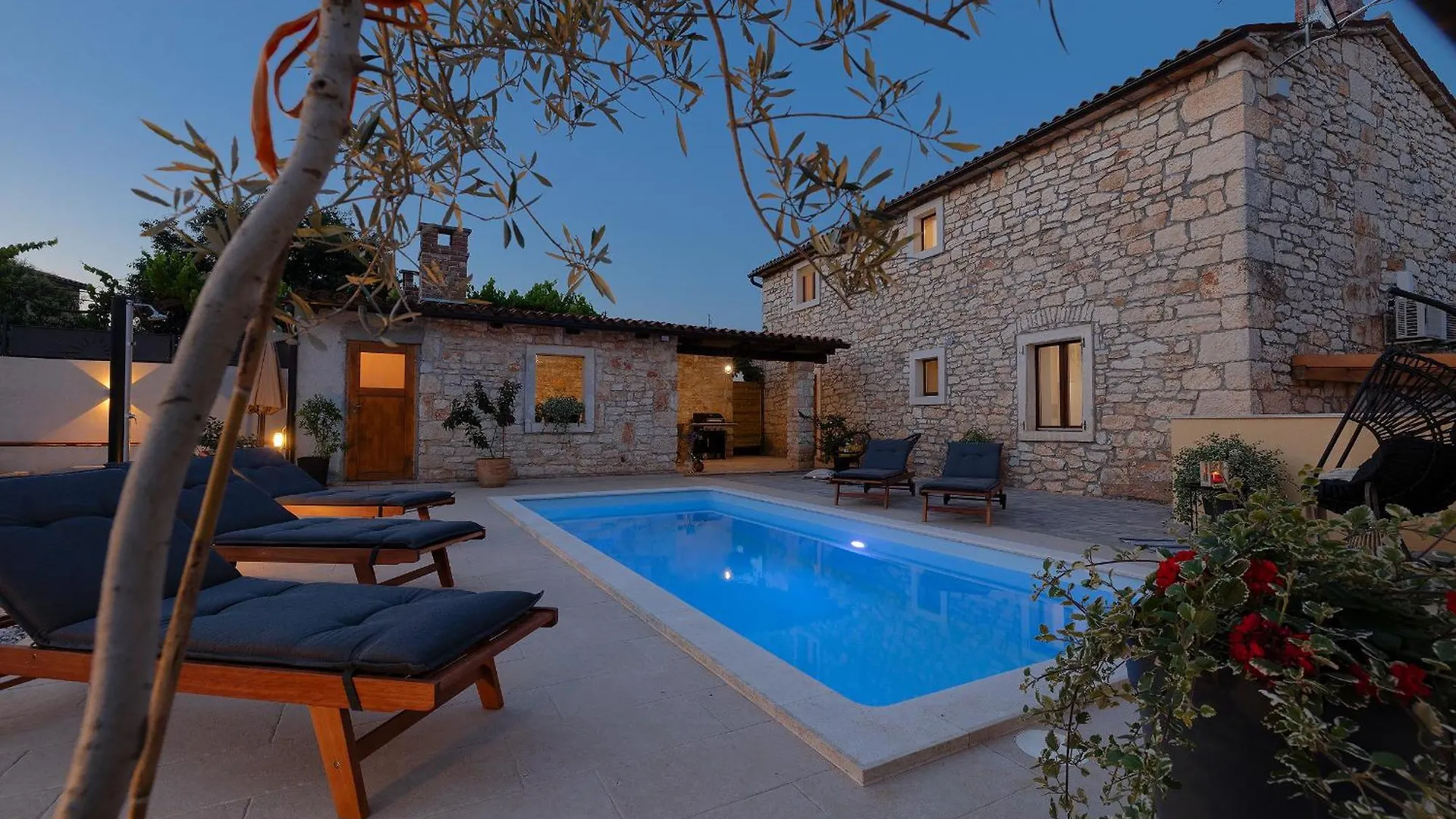 Villa Tonin: Istrian Retreat with Pool and Whirlpool Marcana